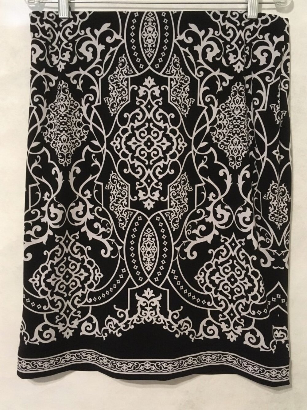 WHBM Scroll Pencil Skirt White House Black Market Lined Size 10 Women's Print